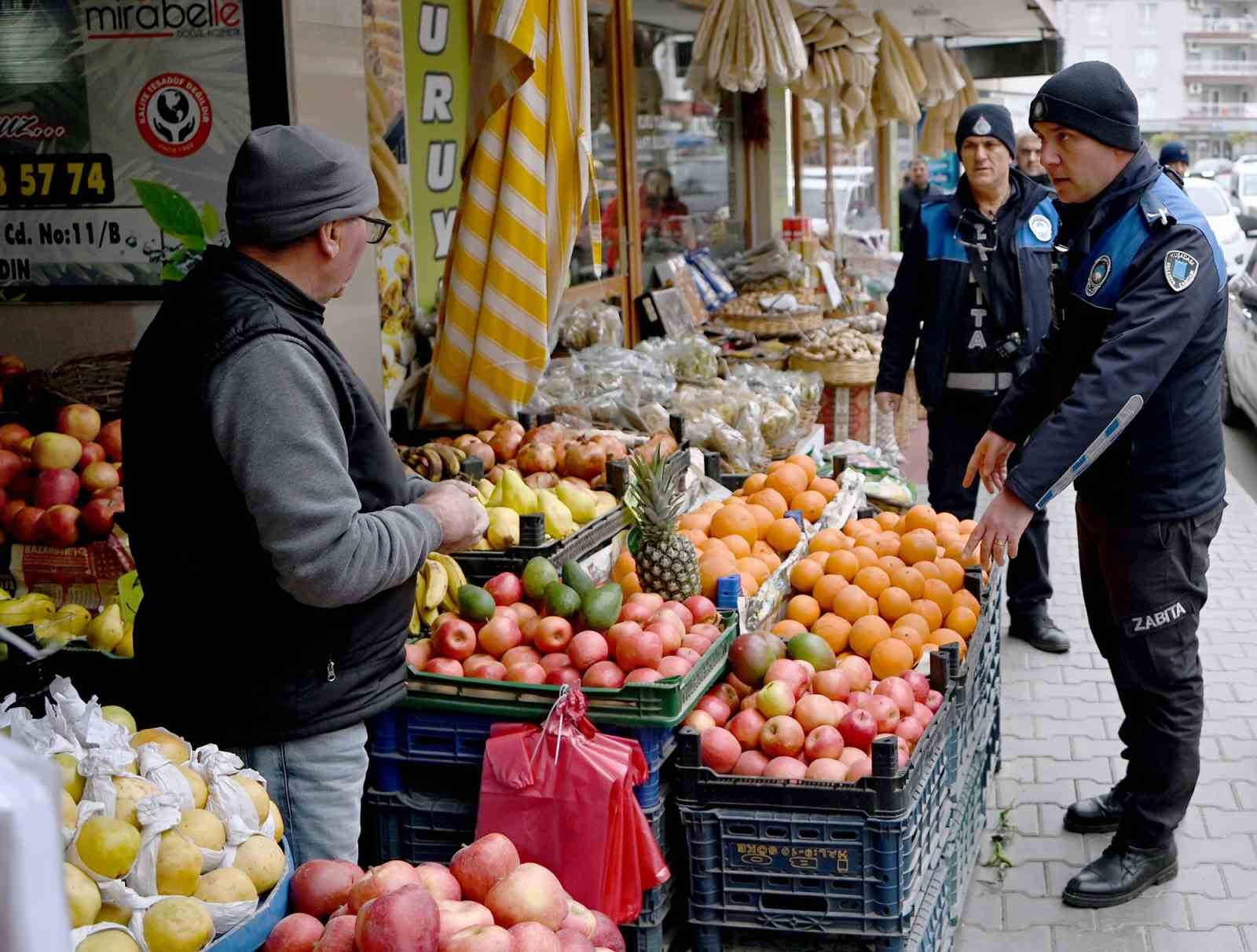 Kuşadası Belediyesi zabıta ekipleri kaldırım işgaline geçit vermiyor
?v=1