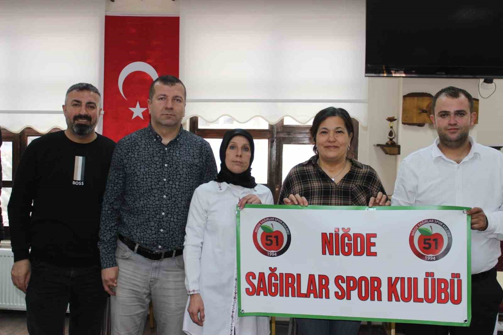 Niğde Sağırlar Spor Kulübü Derneği’nde Mücayip Yıldırım güven tazeledi
?v=1