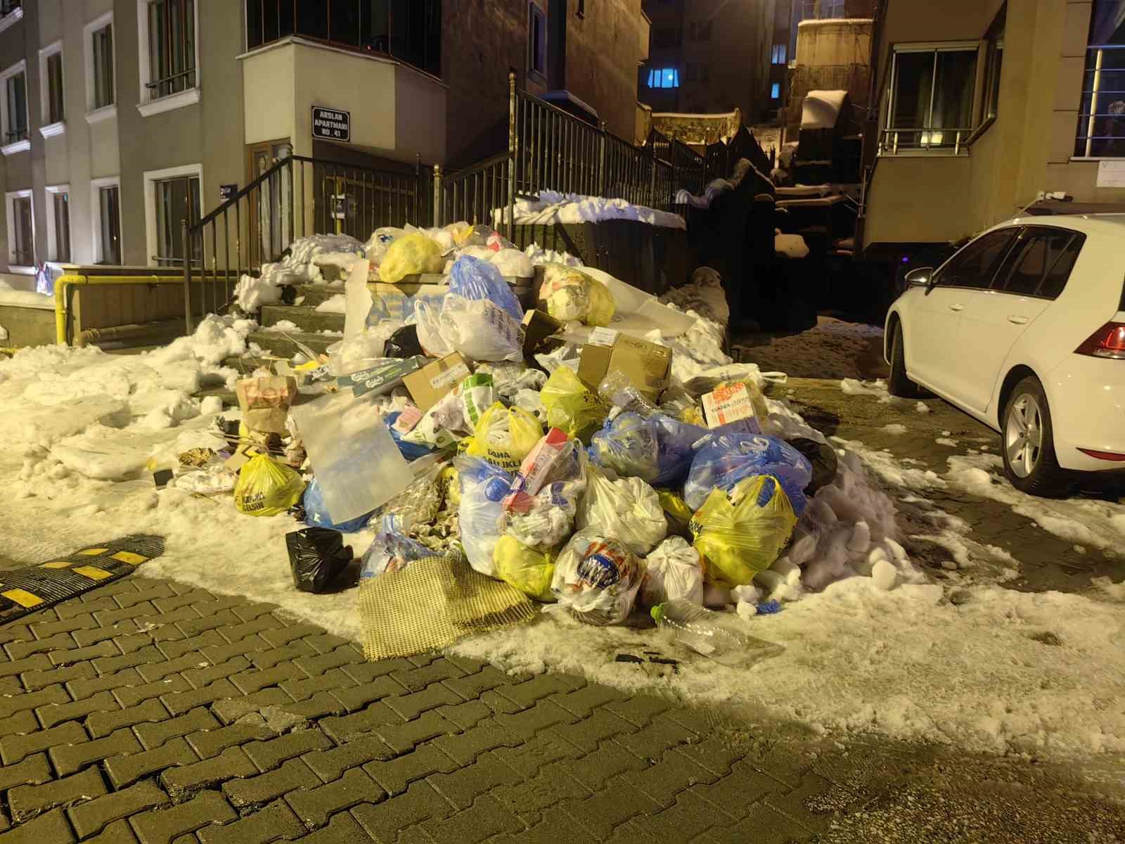 Zonguldak’ta toplanmayan çöpler tepkilere neden oldu
?v=1