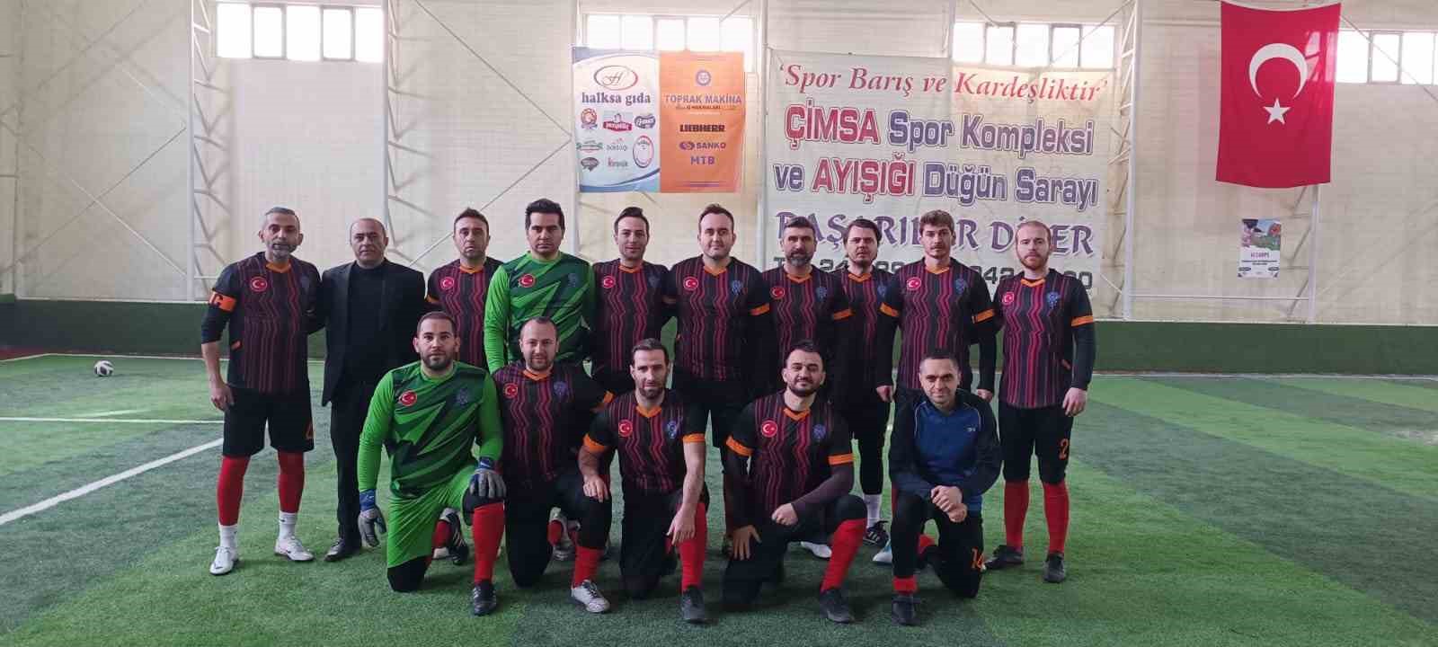 Ağrı İl Emniyet Müdürlüğü futbol takımı, 10. grup finaline yükseldi
?v=1