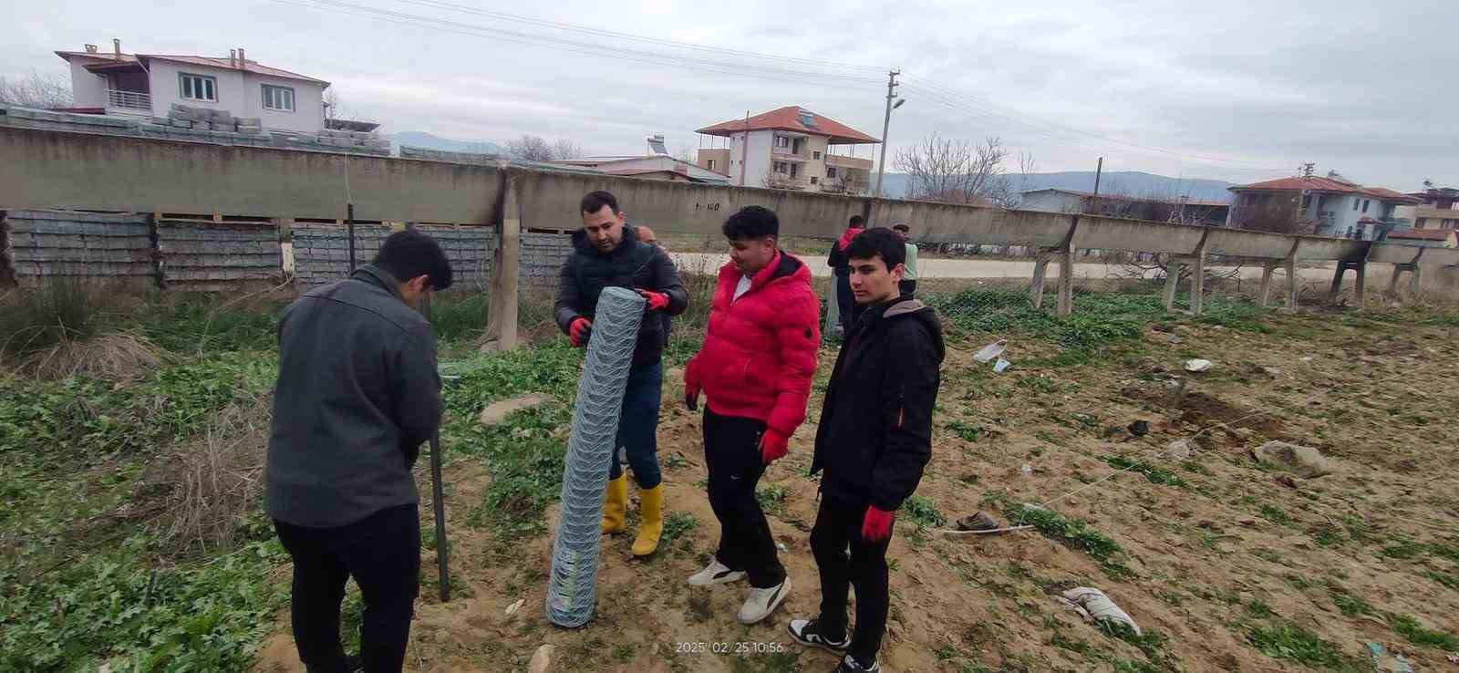 Tarım öğrencileri 200 zeytin fidanı dikti
?v=1