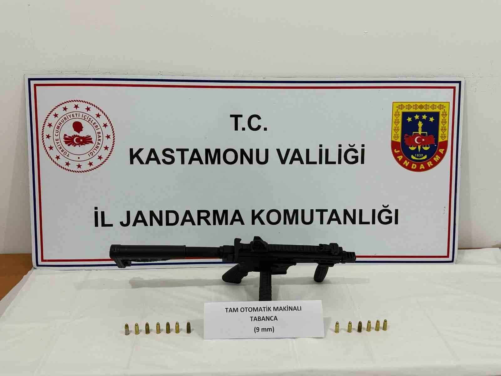 Kastamonu’da ruhsatsız silah operasyonları: 1 tutuklama
?v=1