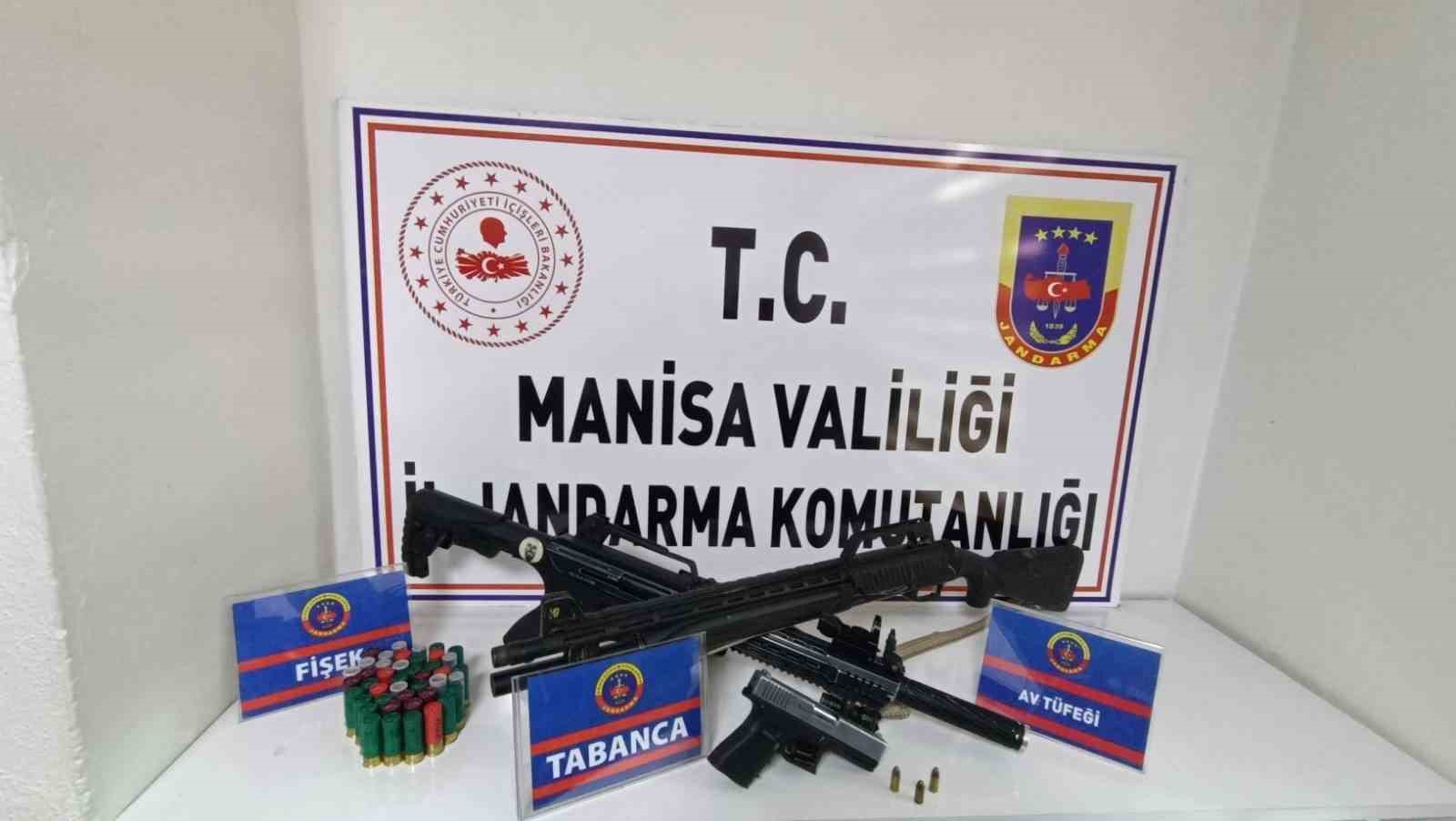 Manisa’da ruhsatsız tabanca ve tüfek ele geçirildi
?v=1