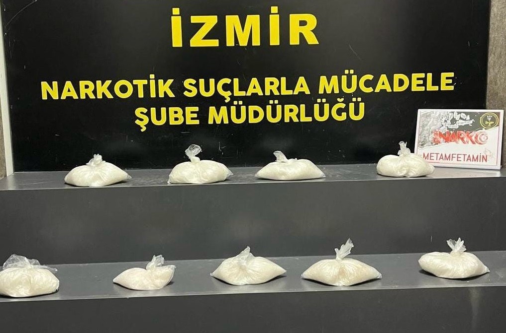 İzmir’de 4 kilonun üzerinde metamfetamin ele geçirildi
?v=1