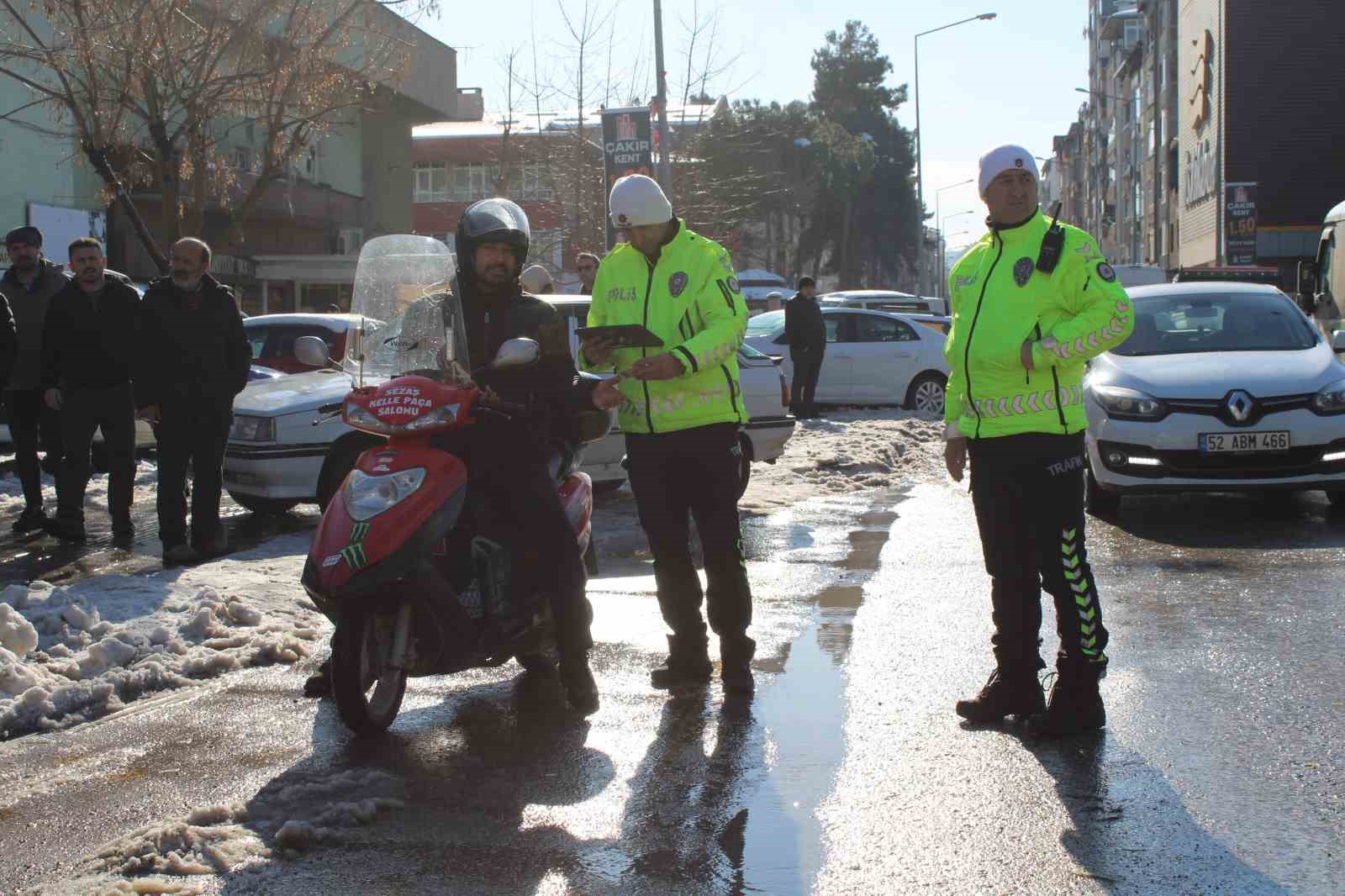 Ordu’da kar yağışı sonrası trafik denetimi
?v=1