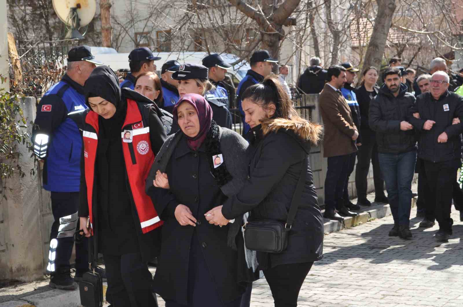 Şehit Polis Memuru Onur Şirin, Isparta’da son yolculuğuna uğurlandı
?v=1