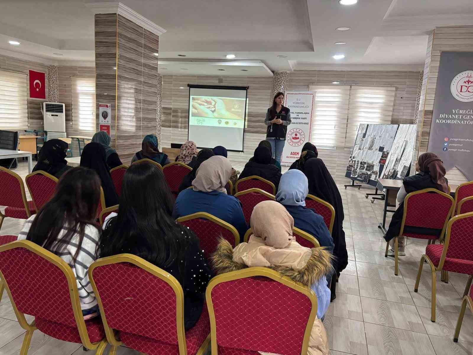 Adana’da polis velileri uyuşturucuya karşı bilgilendirdi
?v=1