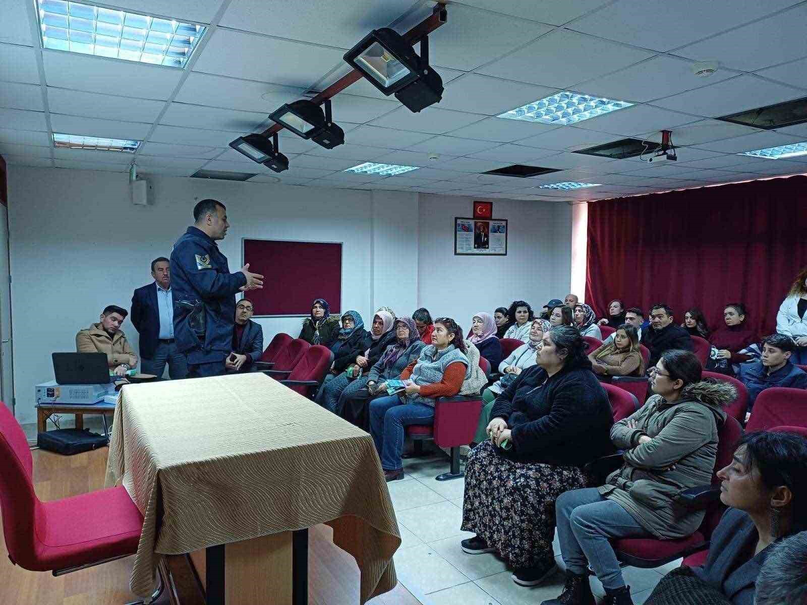 Nazilli’de öğrenci velileri bilgilendirdi
?v=1