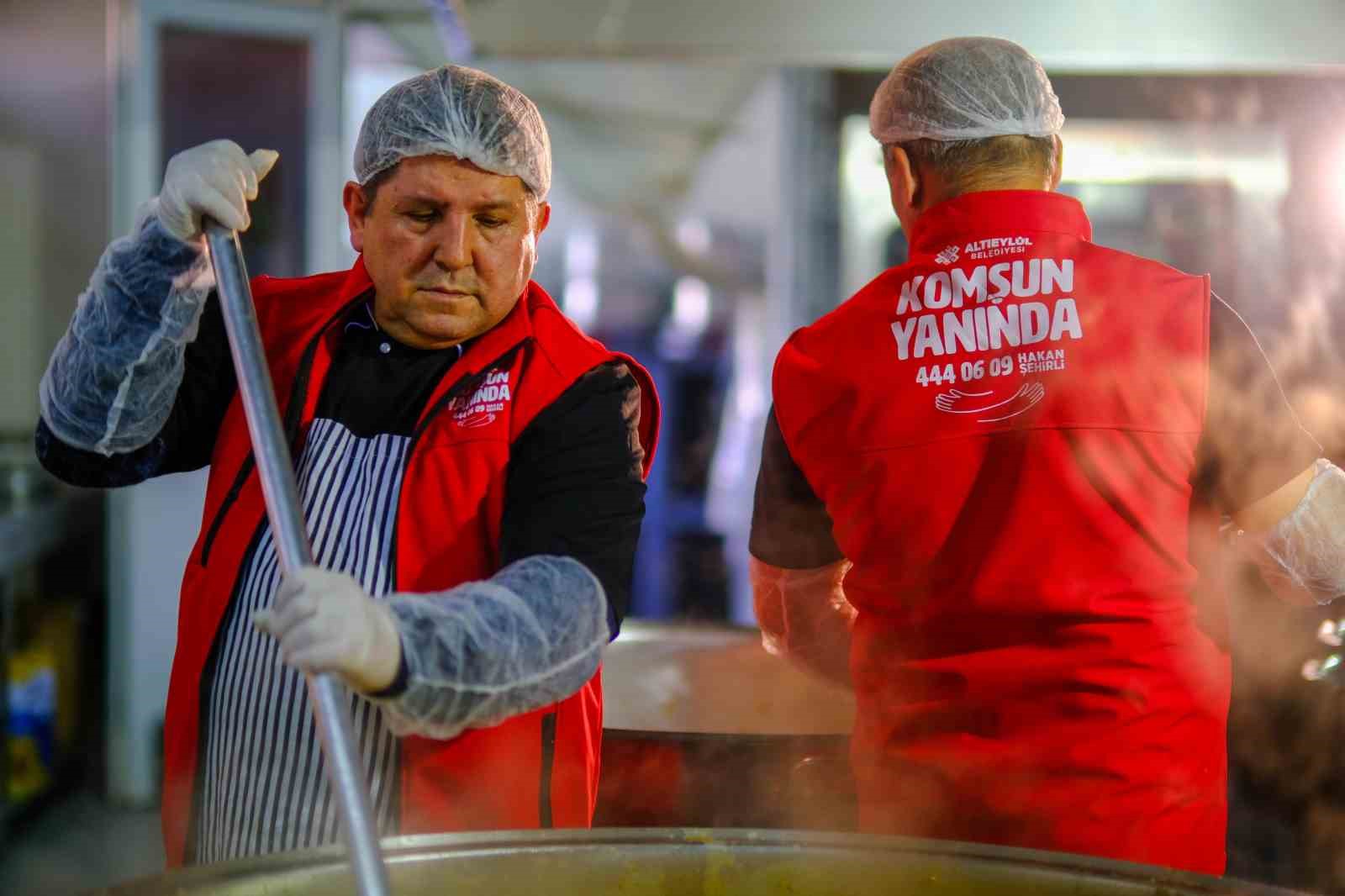 Altıeylül Belediyesi’nden ramazan ayında komşu sofrası
?v=1