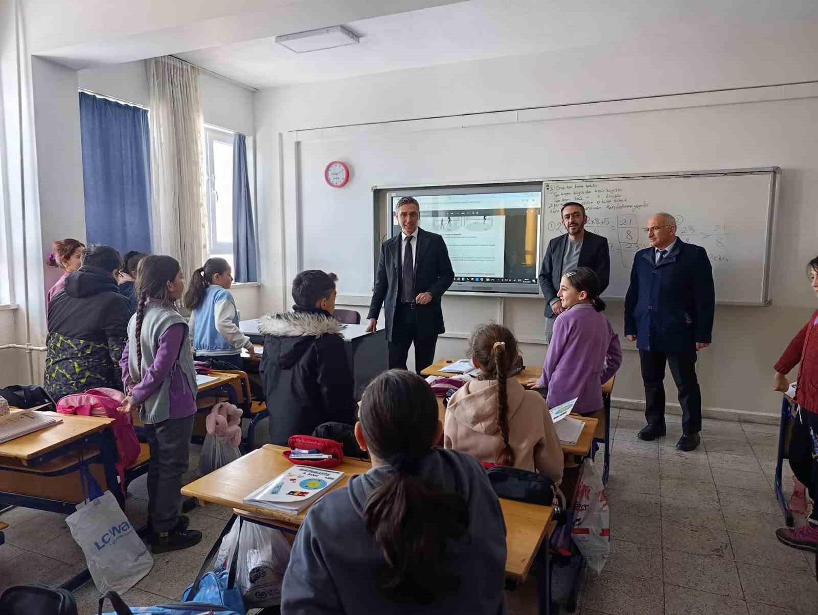 Kahraman’ın okul ziyaretleri devam ediyor
?v=1