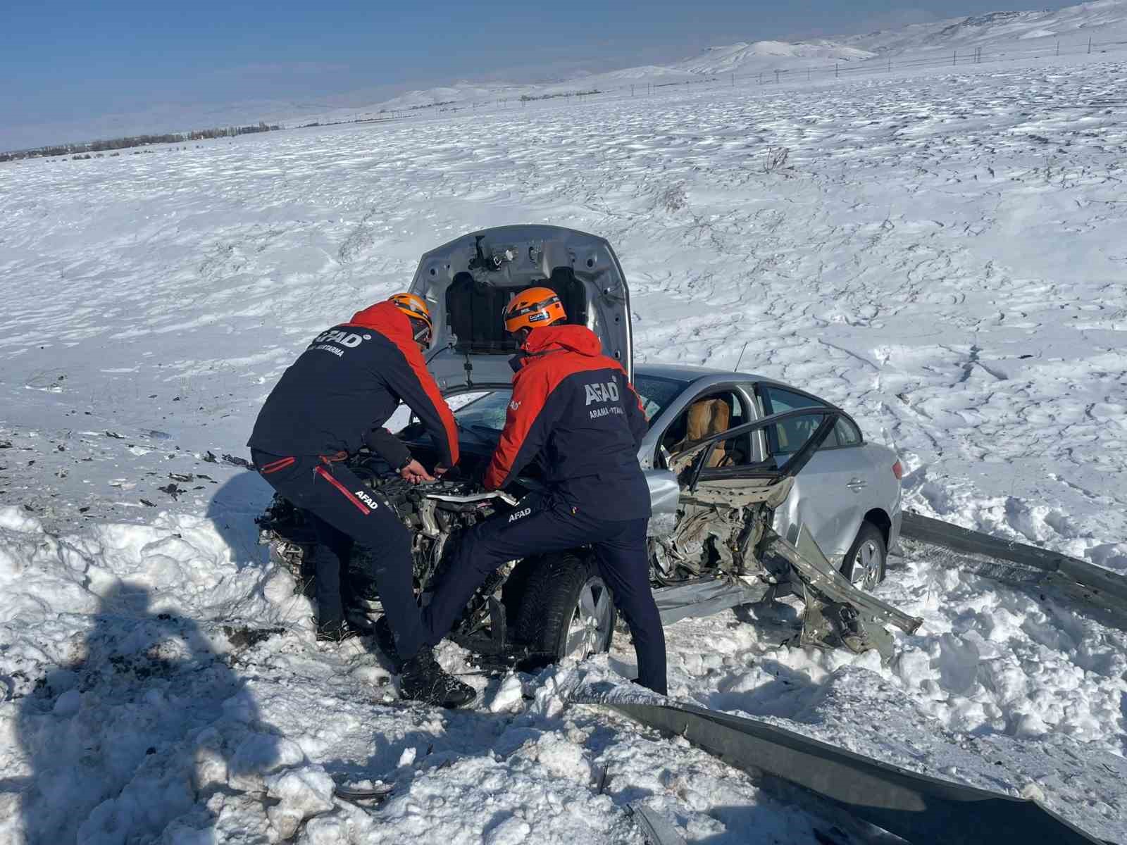 Ağrı’da şarampole yuvarlanan araçtaki 2 kişi AFAD tarafından kurtarıldı
?v=1