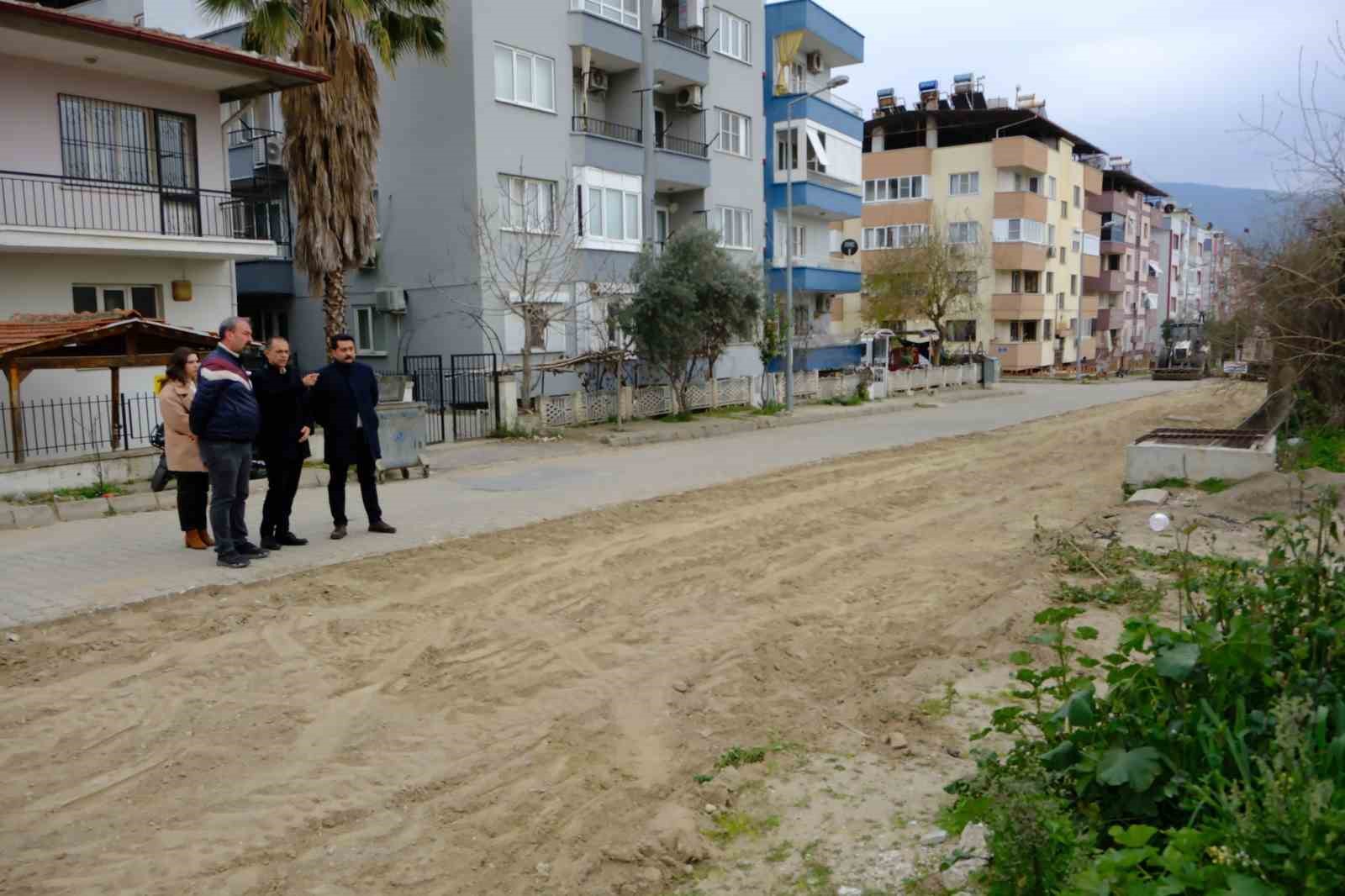 Başkan Doğanca, parke döşeme çalışmalarını yerinde inceledi
?v=1