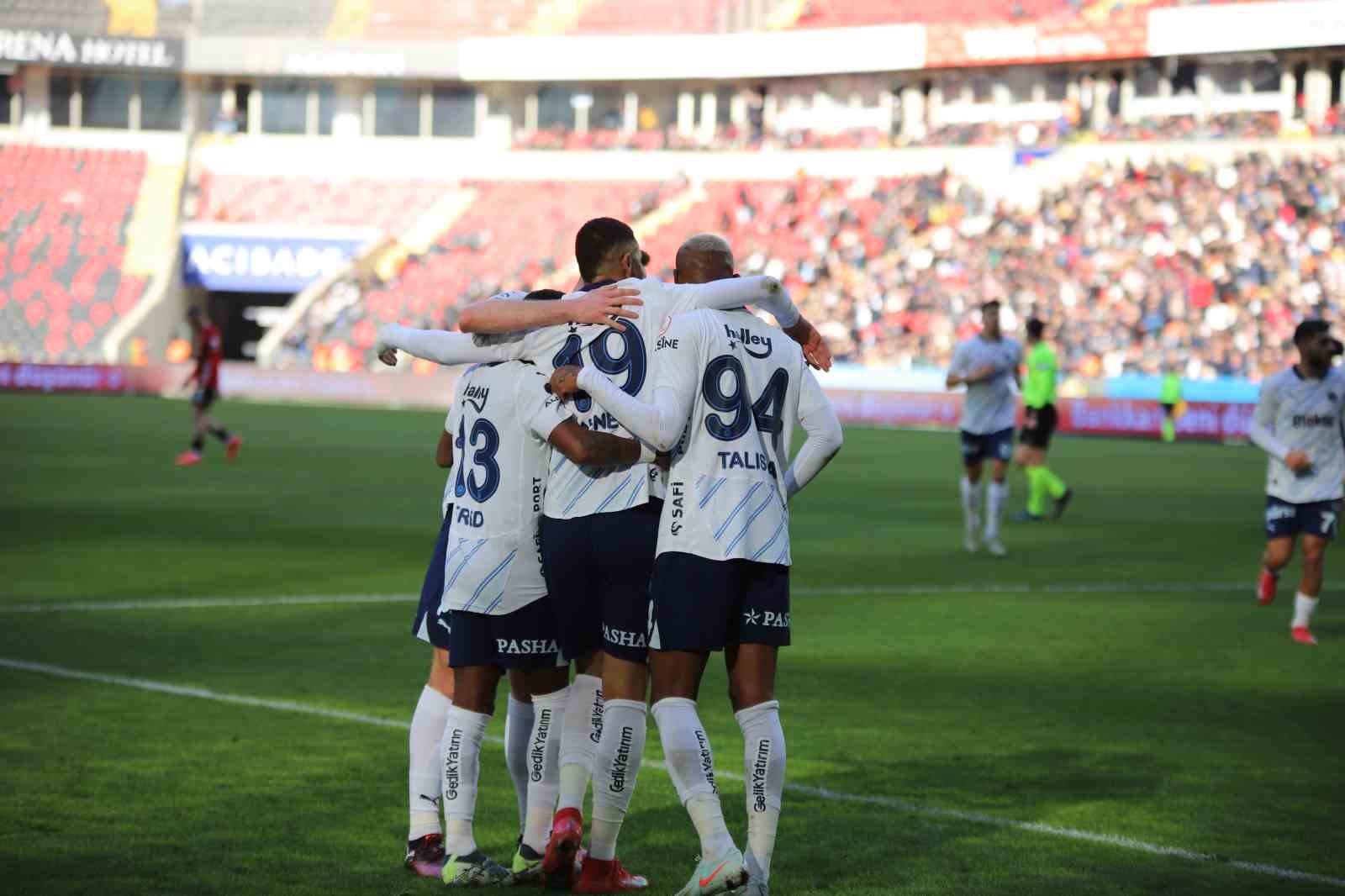 Ziraat Türkiye Kupası: Gaziantep FK: 0 - Fenerbahçe: 3 (İlk yarı)
?v=1