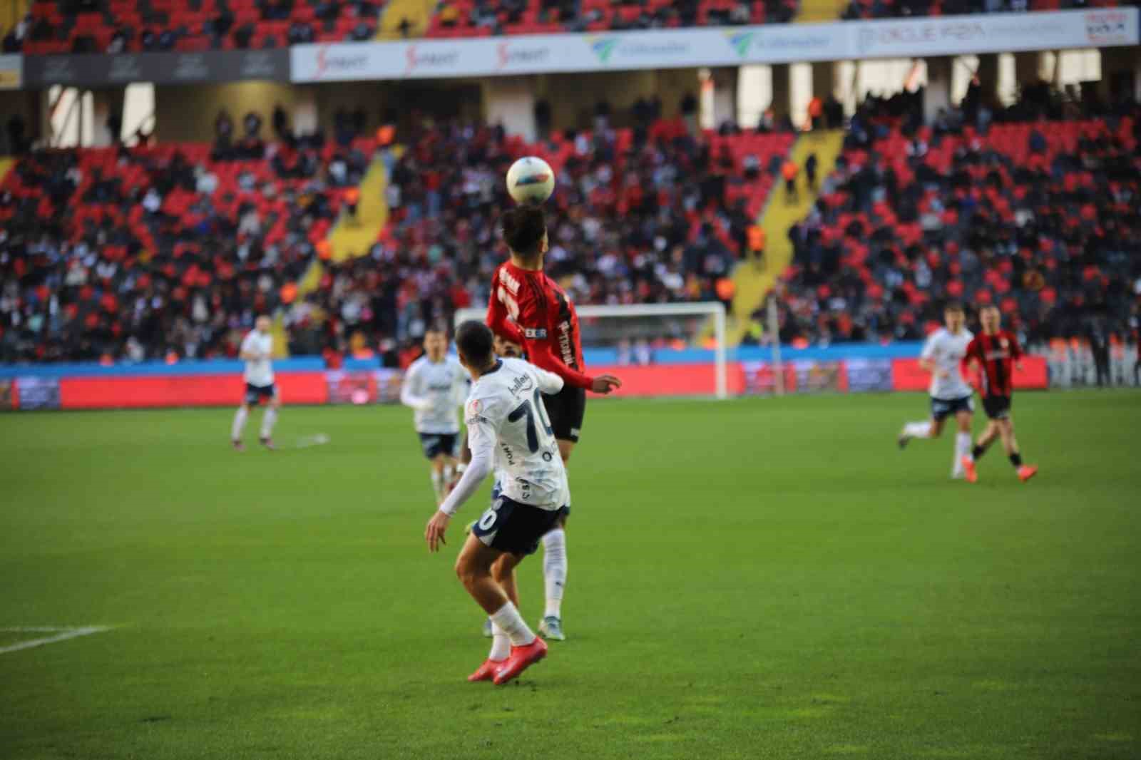 Ziraat Türkiye Kupası: Gaziantep FK: 1 - Fenerbahçe: 4 (Maç sonucu)
?v=1