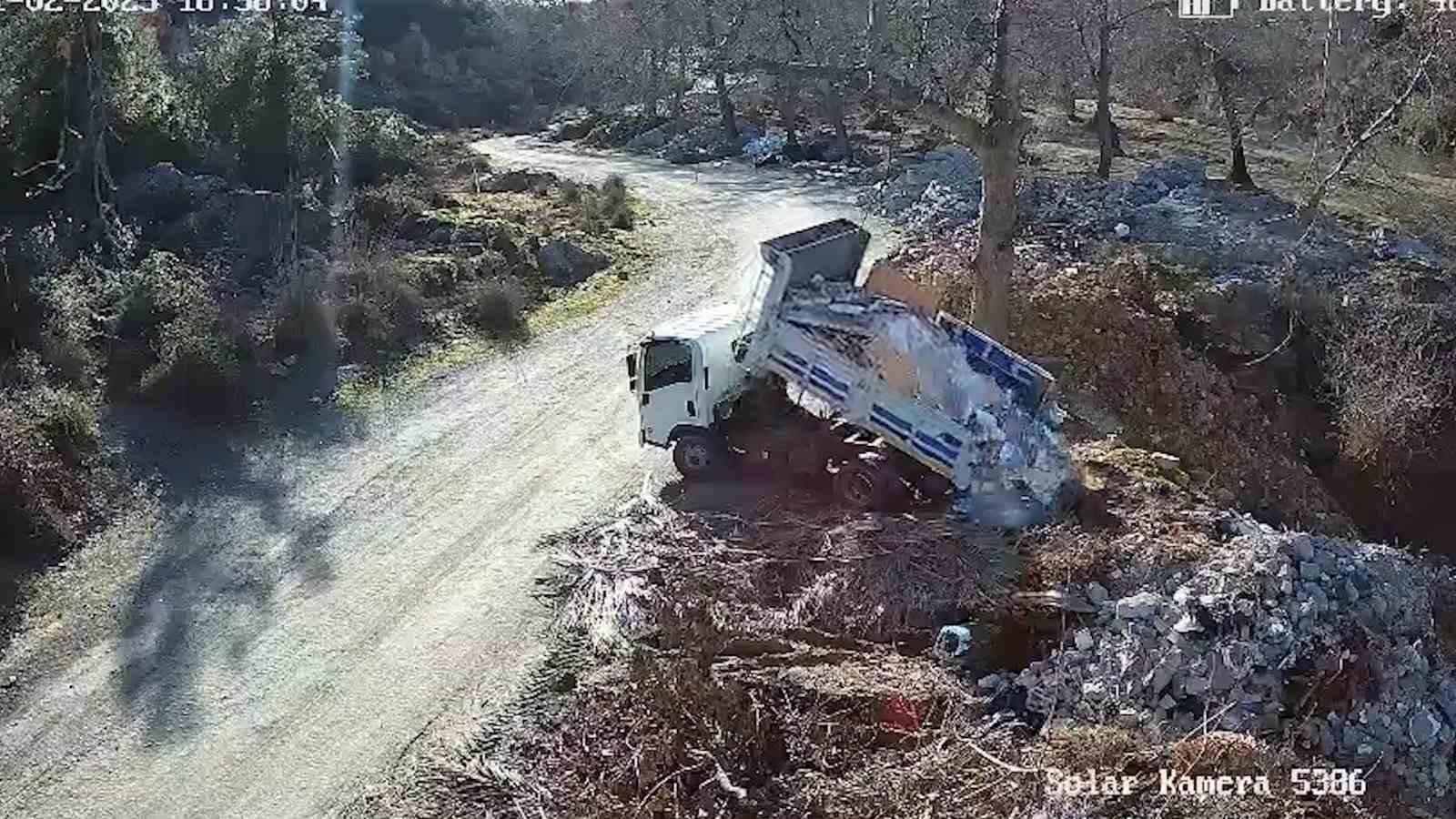 Alanya’da kaçak moloz ve hafriyat dökümüne fotokapanlı takip
?v=1