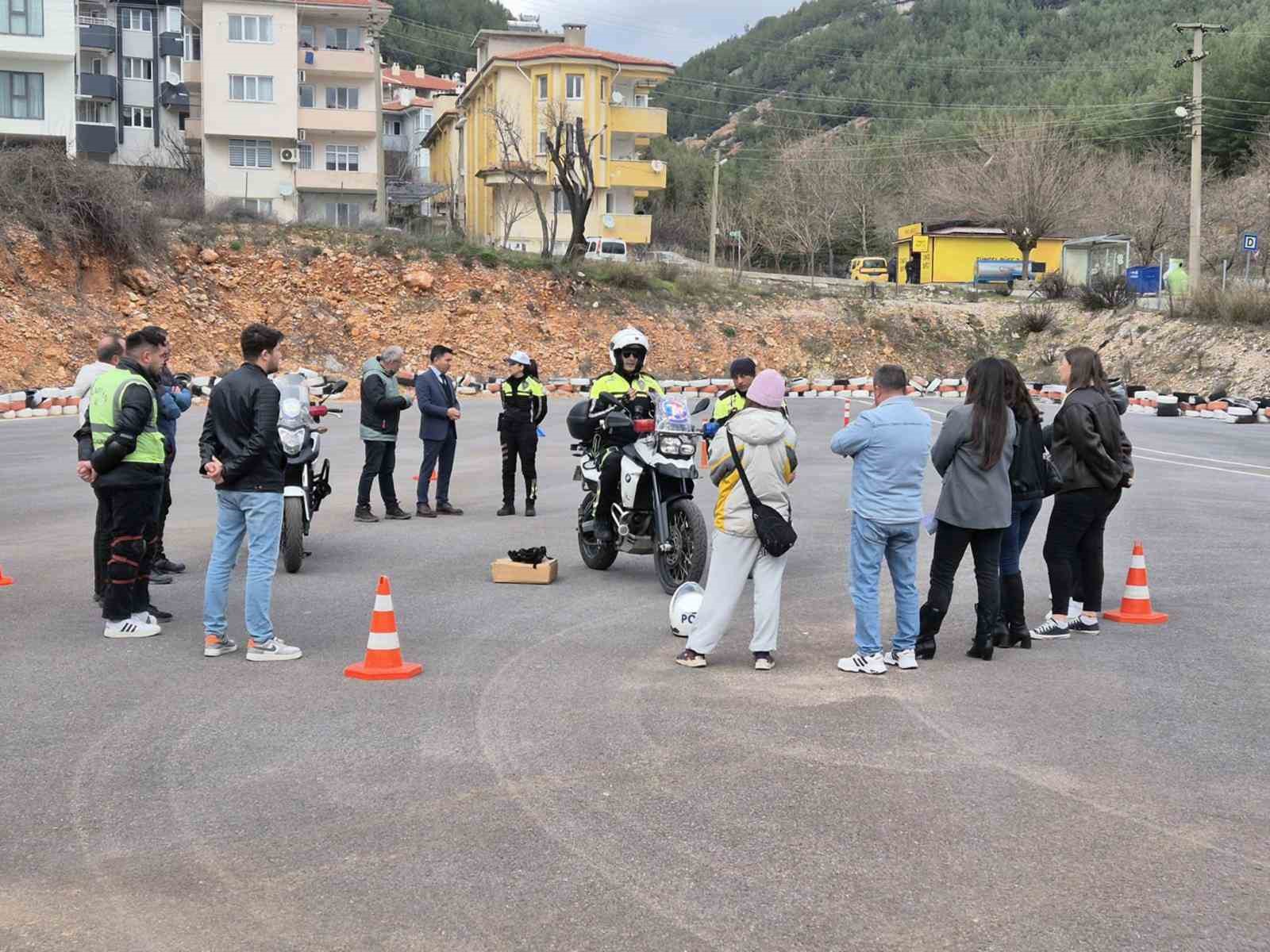 ‘KASKOM Kaskınız Güvenceniz’ projesi eğitimleri devam ediyor
?v=1