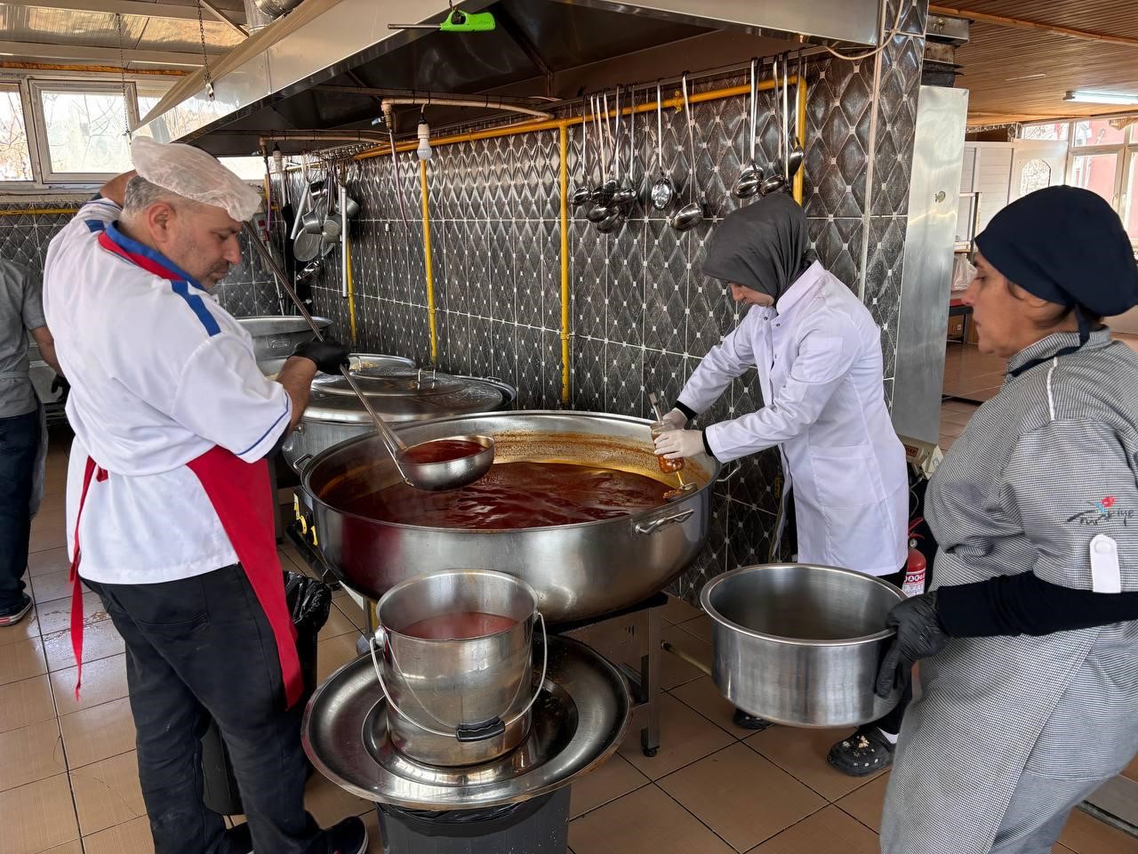 Adıyaman Belediyesi Ramazan ayında 50 bin kişiye iftar yemeği verecek
?v=1