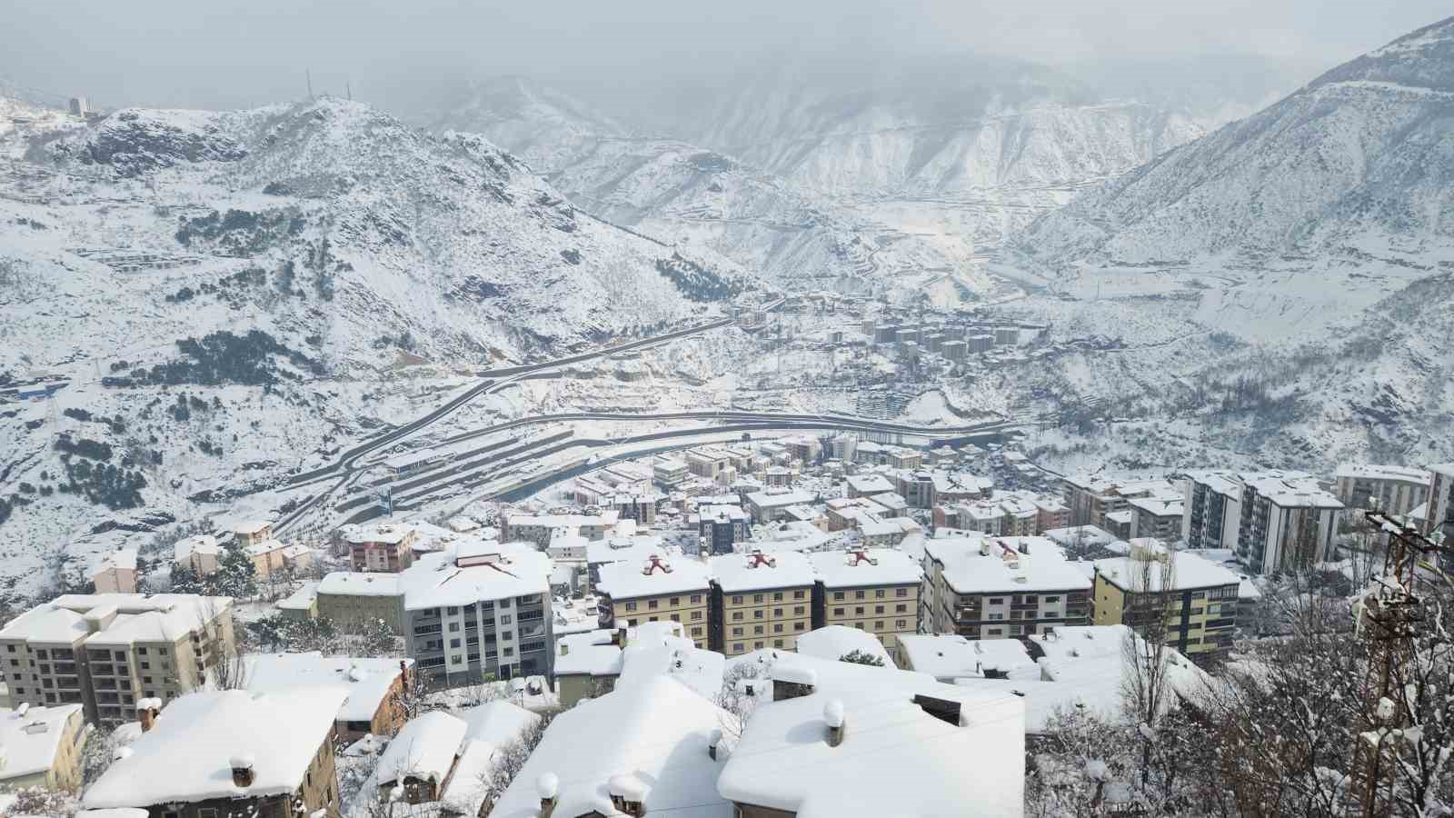 Artvin’de eğitime kar engeli
