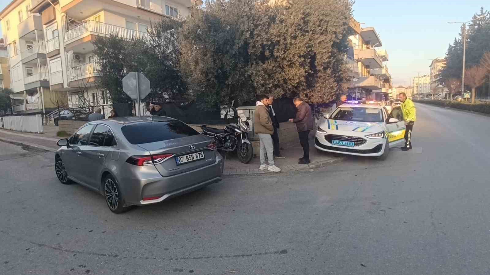 Manavgat’ta motosikletle otomobil çarpıştı: 1 yaralı
?v=1