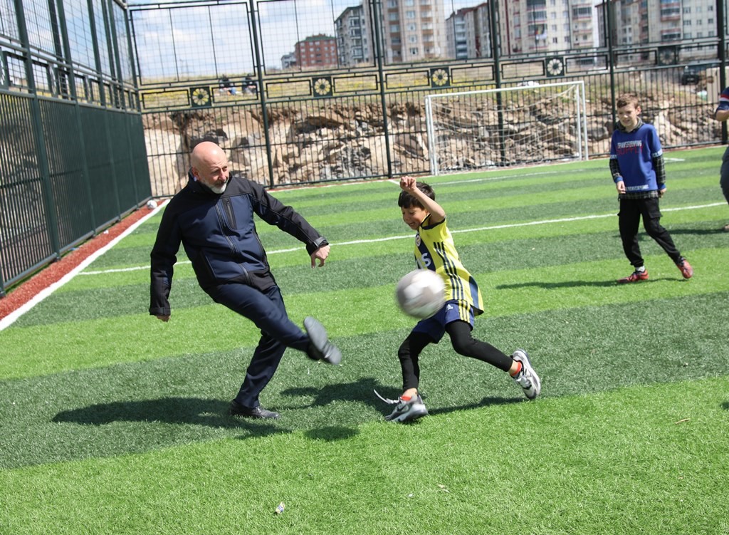 Kocasinan Belediyesi Spor Kulübü, geleceğin yıldız futbolcularını arıyor
?v=1