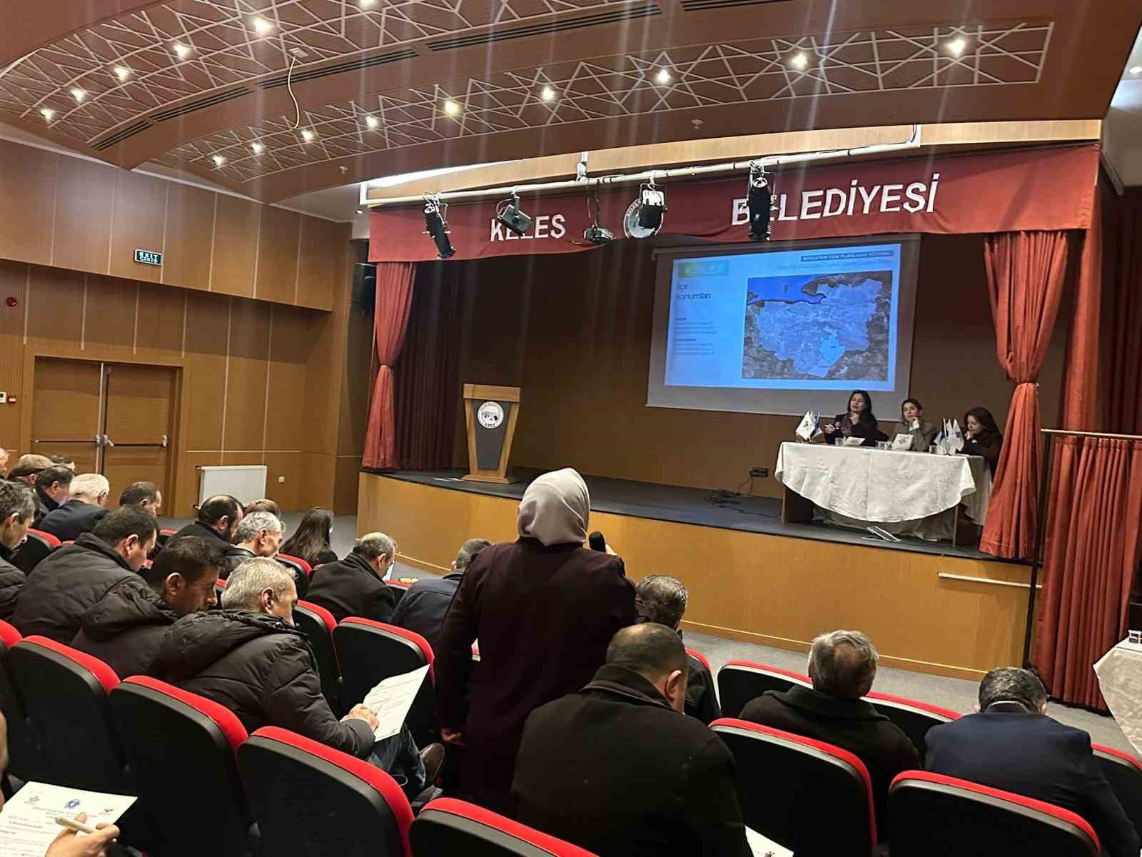 Muhtarlarla ‘Çevre Düzeni Planı’ buluşmaları devam ediyor
?v=1