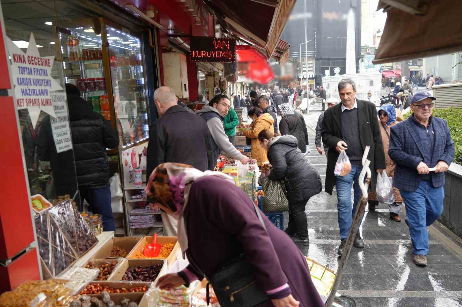 Çarşı pazarda Ramazan bereketi
?v=1