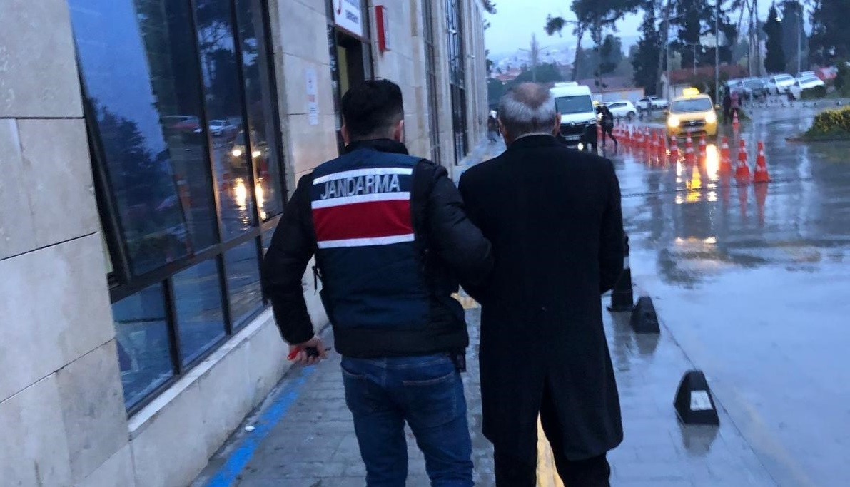 İzmir’de sosyal medyadan terör propagandası operasyonu: 4 gözaltı
?v=1