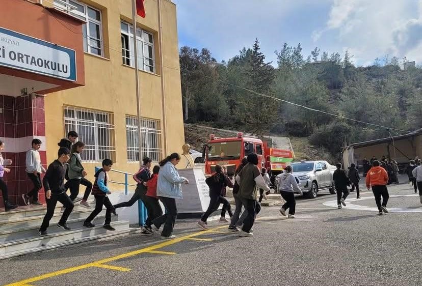 Bozyazı’da Sivil Savunma Haftası kapsamında tatbikat düzenlendi
?v=1