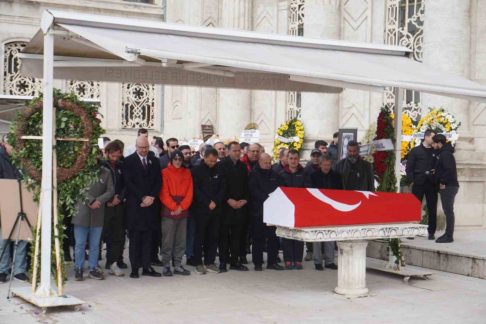 Olimpiyat yüzücüsü Şadan Derya Erke son yolculuğuna uğurlandı
?v=1