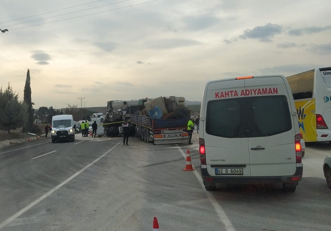 Adıyaman’da tır ile vinç çarpıştı: 2 yaralı
?v=1