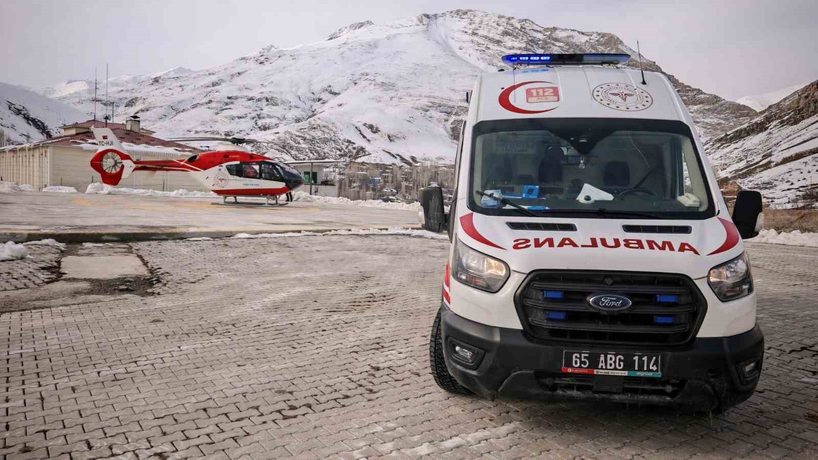 Bahçesaray’da 65 yaşındaki hasta helikopter ambulansla Van’a sevk edildi
?v=1