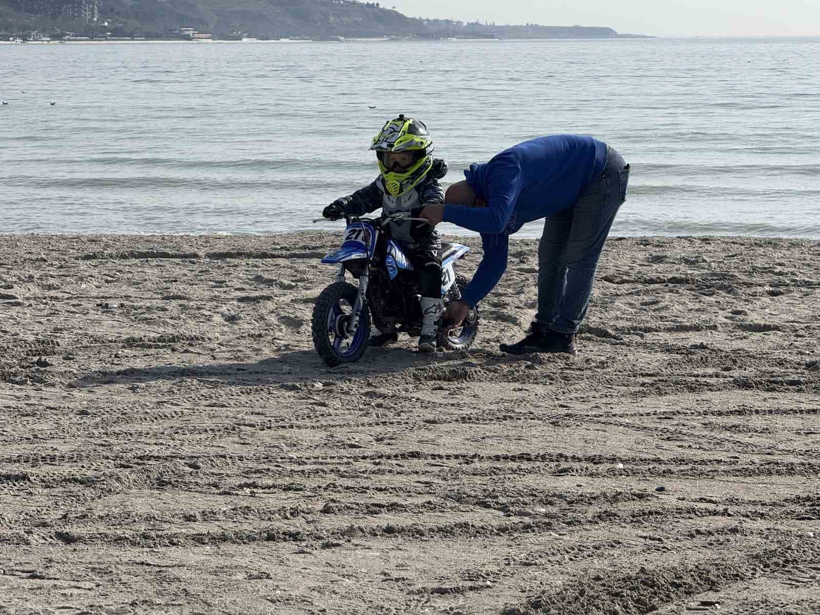 3 buçuk yaşında motocross tutkunu minikten göz dolduran performans
?v=1