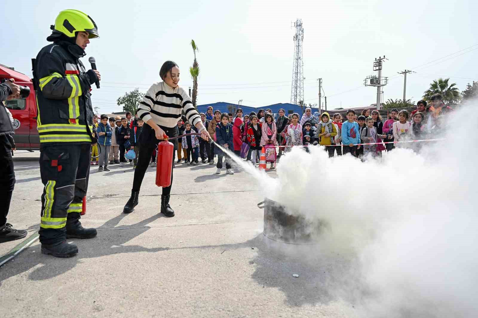 Mersin’de çocuklara afet eğitimi verildi
?v=1