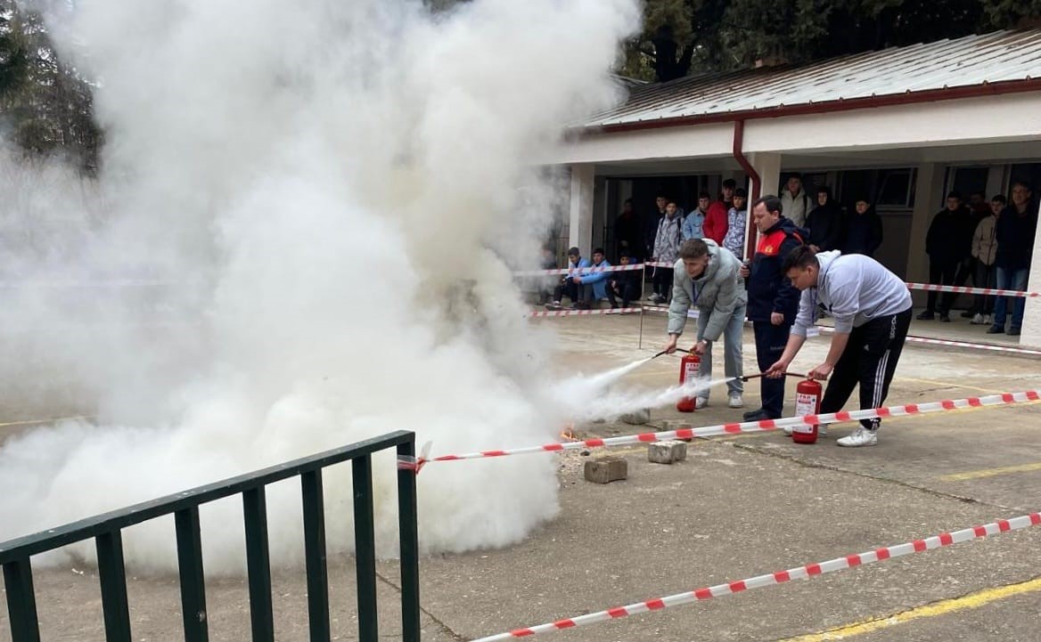 Kırklareli’nde öğrencilere yangın tatbikatı
?v=1