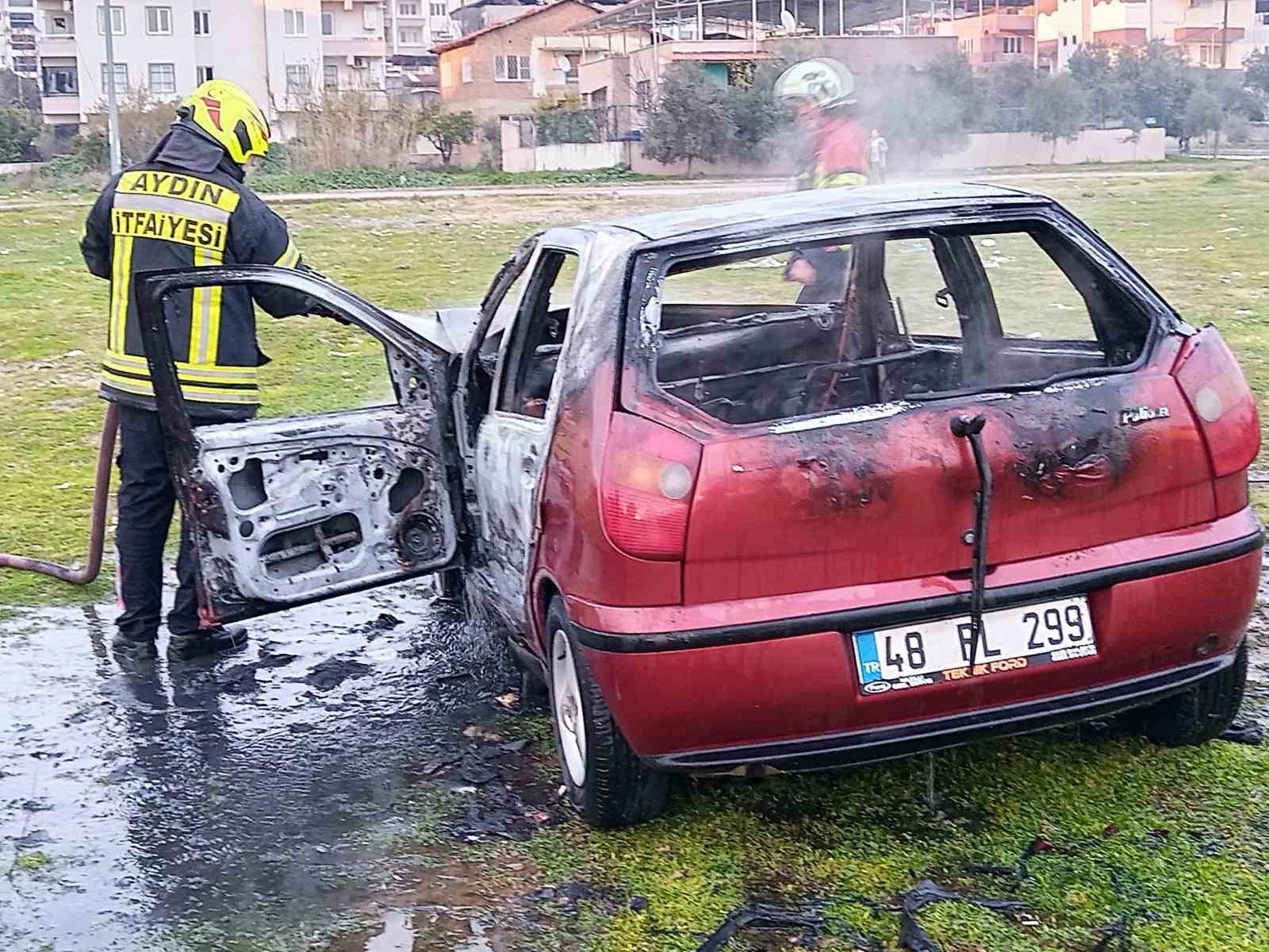 Tamircilere kızan kadın aracını benzin dökerek yaktı
?v=1