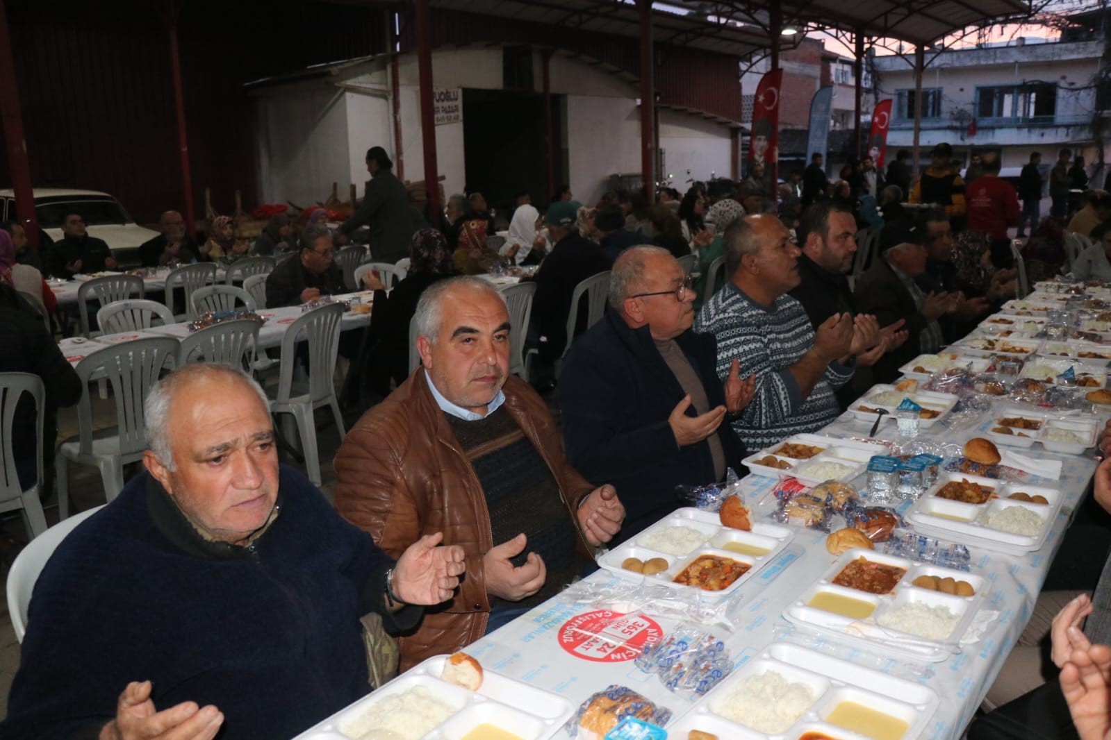 Bozdoğanlılar ilk iftarı Büyükşehir sofrasında açtı
