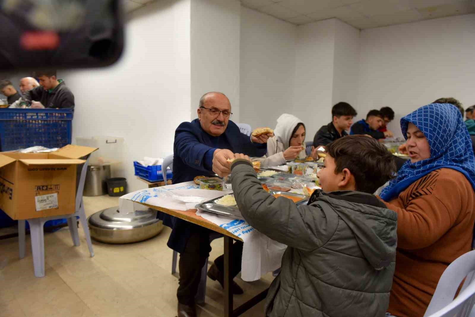 Taşköprü Belediye Başkanı Arslan, ilk orucunu vatandaşlarla açtı
?v=1