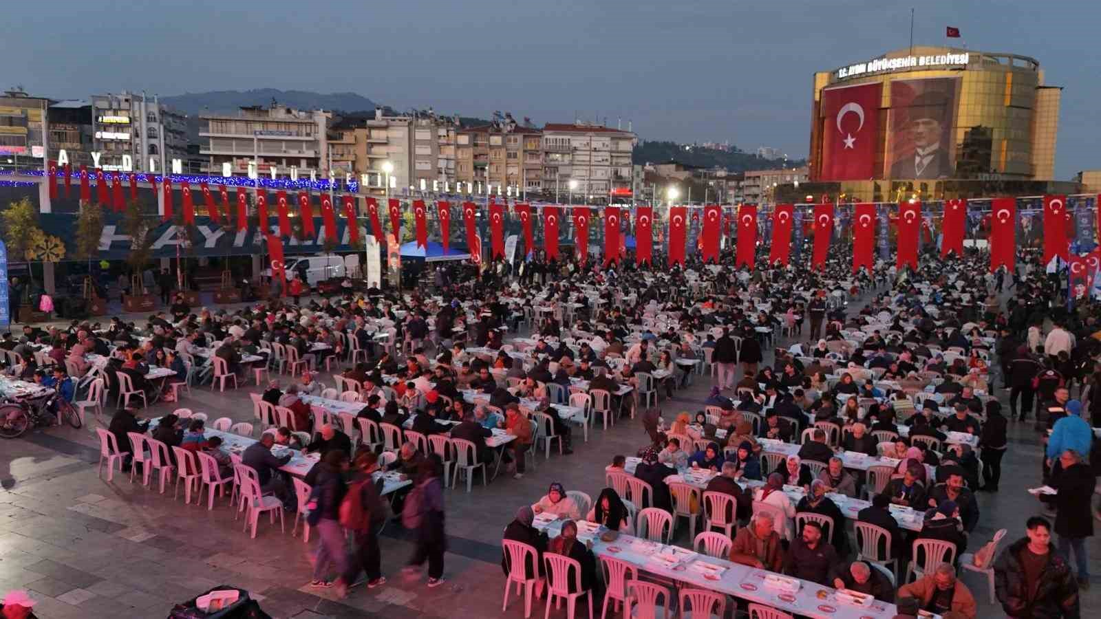 Başkan Çerçioğlu, iftarda vatandaşlarla buluştu
?v=1