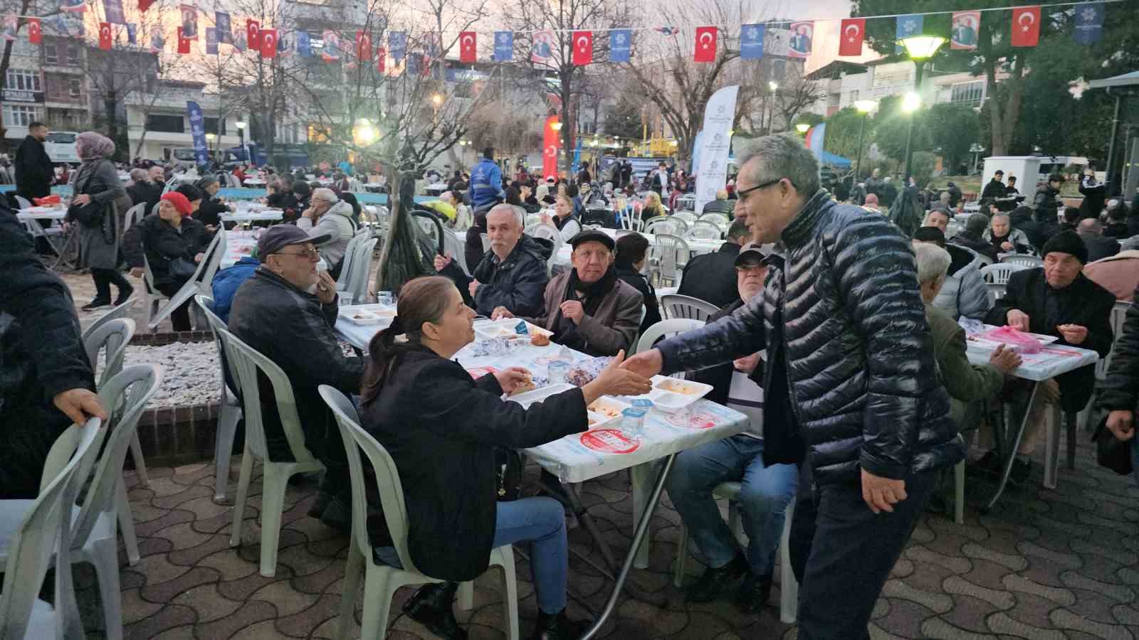 Aydın BŞB’nin Nazilli’deki ilk iftar sofrası doldu taştı
?v=1