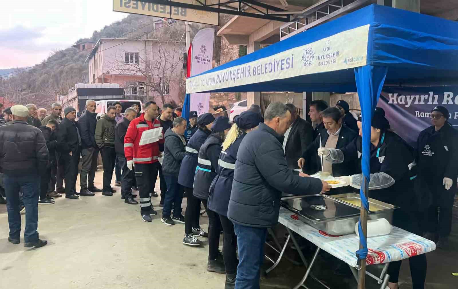 Büyükşehir Belediyesi Köşk’te ilk iftarı Gökgiriş Mahallesi’nde düzenledi
?v=1