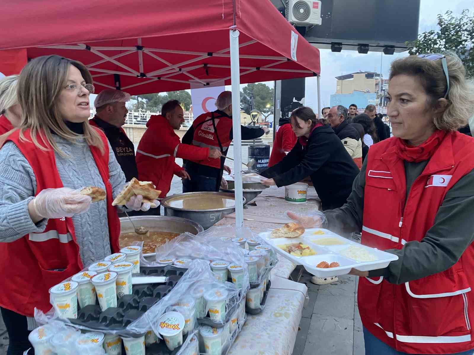 Alaşehir Kızılay’dan 350 kişilik iftar
?v=1