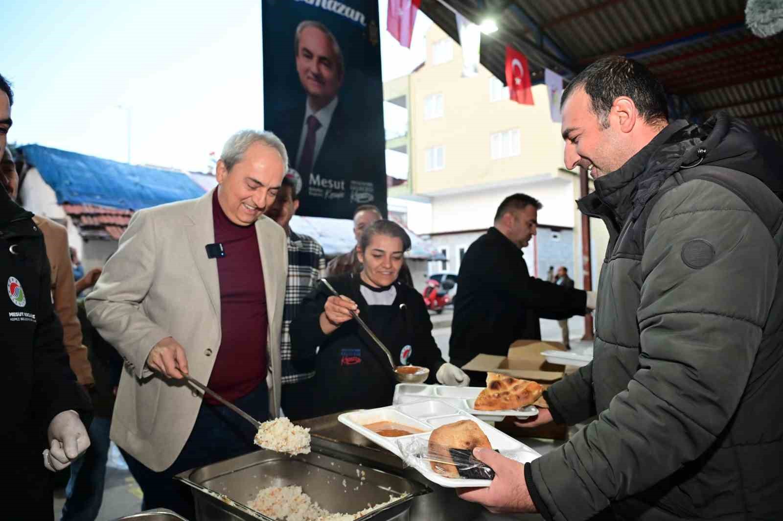 Kepez’in ilk iftarı Teomanpaşa Mahallesi’nde yapıldı
