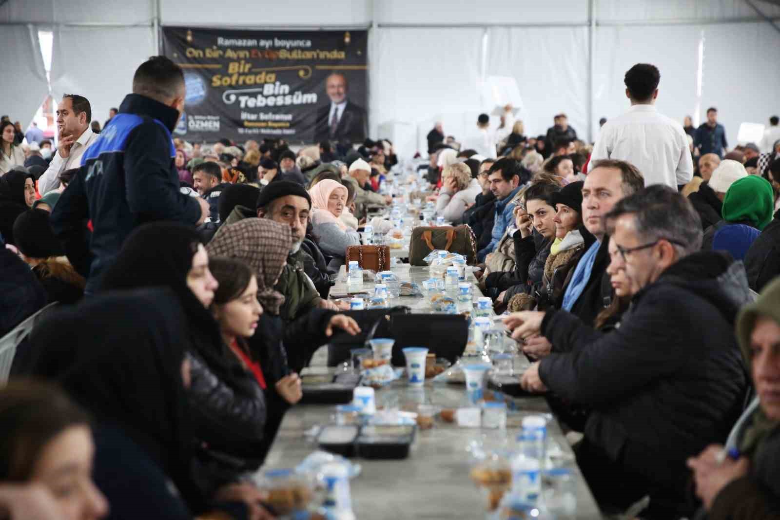 Binlerce vatandaş Eyüpsultan’da dev iftar sofrasında buluşuyor
