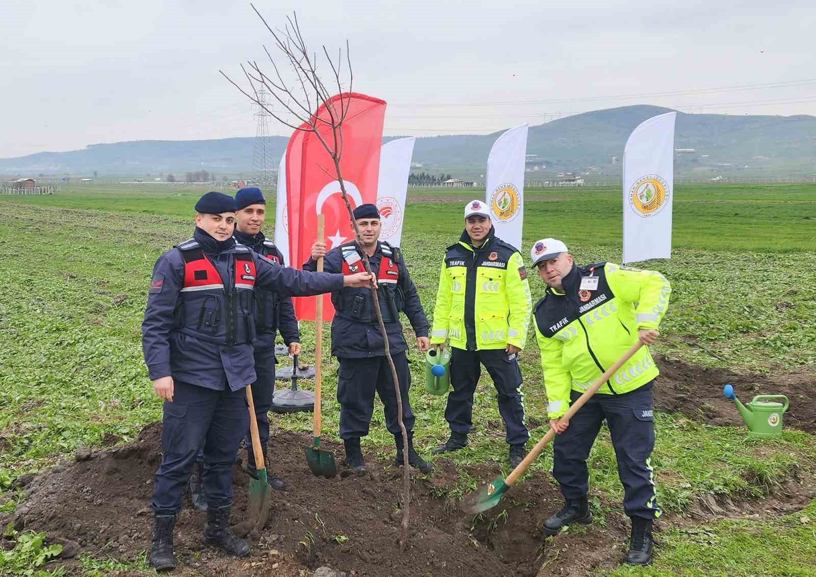 Balıkesir’de ağaçlandırma çalışmaları devam ediyor
?v=1