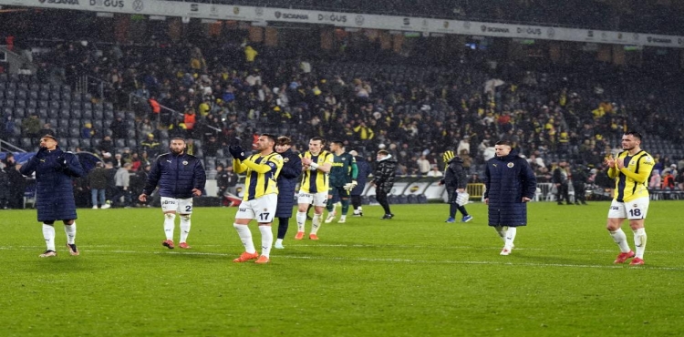 Fenerbahçe, ligde puan farkını 4’e indirdi?v=1