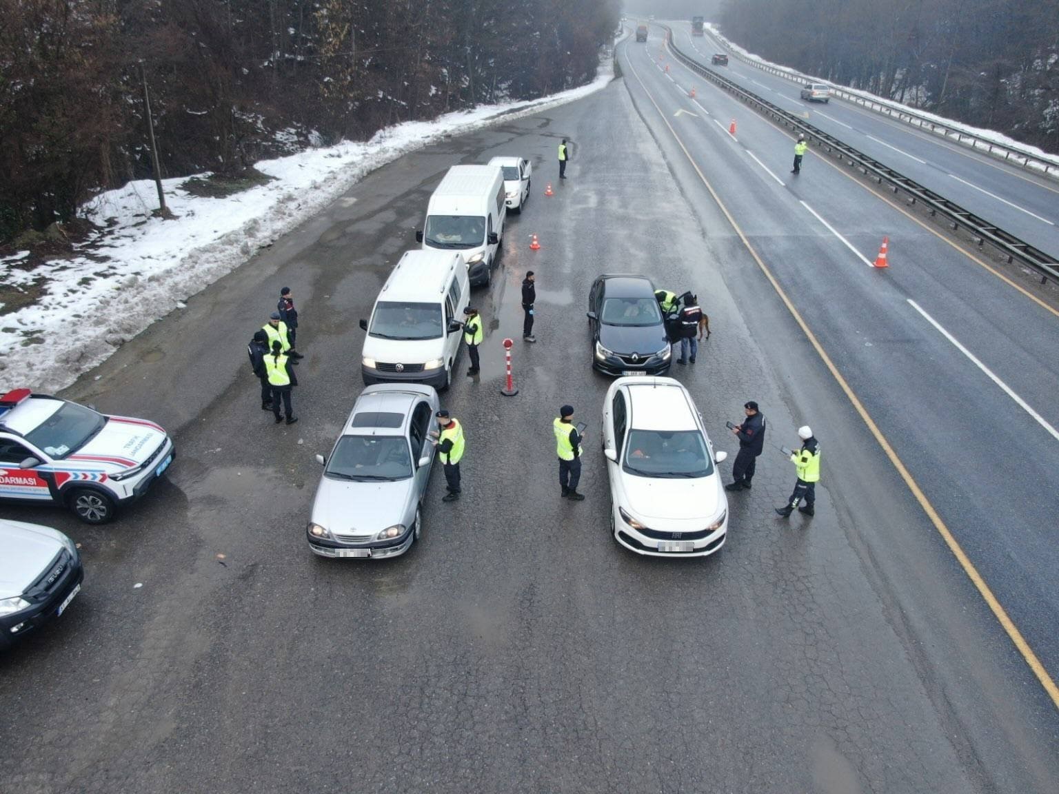 185 araç trafikten men edildi 16 sürücüye alkolden işlem yapıldı
?v=1