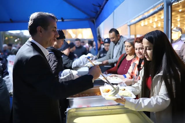 Başkan Yetişkin, Ramazan’ın bereketini Efeler’in her yanına taşıyacak
?v=1