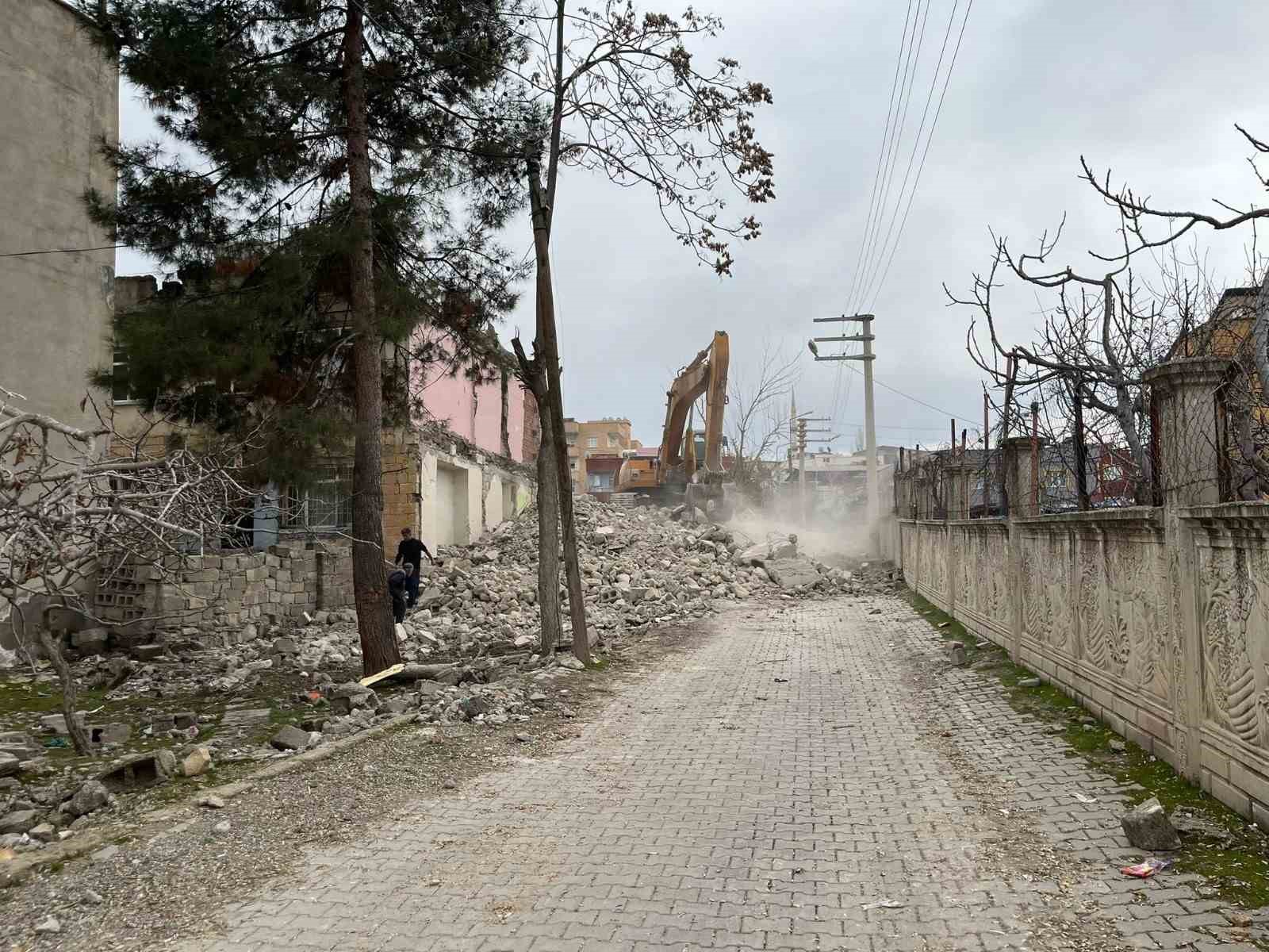 Siirt’te metruk binaların yıkımı gerçekleştirildi
?v=1