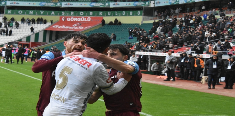 Konyaspor - Trabzonspor maçının uzatma dakikalarında kavga çıktı