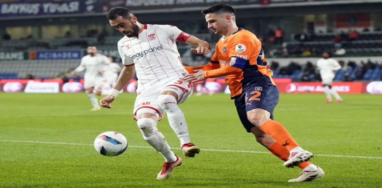 Trendyol Süper Lig: Başakşehir: 1 - Sivasspor: 0 (İlk yarı)?v=1